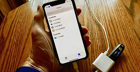 You Can Now Access Flash Drives on an iPhone or iPad—Here’s How